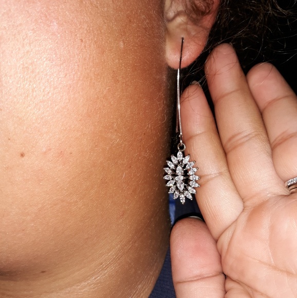 Brand New Earrings - Picture 2 of 2